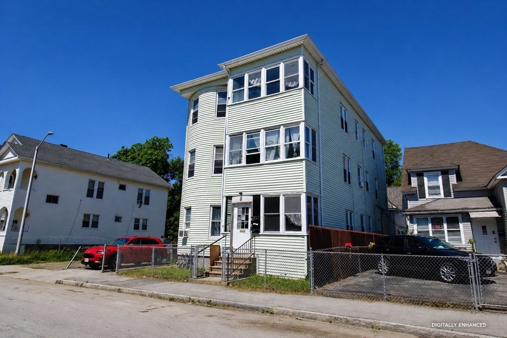 8 Douglas Street, Worcester, Massachusetts, 9 Bedrooms Bedrooms, 15 Rooms Rooms,3 BathroomsBathrooms,Residential Income,For Sale,Douglas Street,73533046
