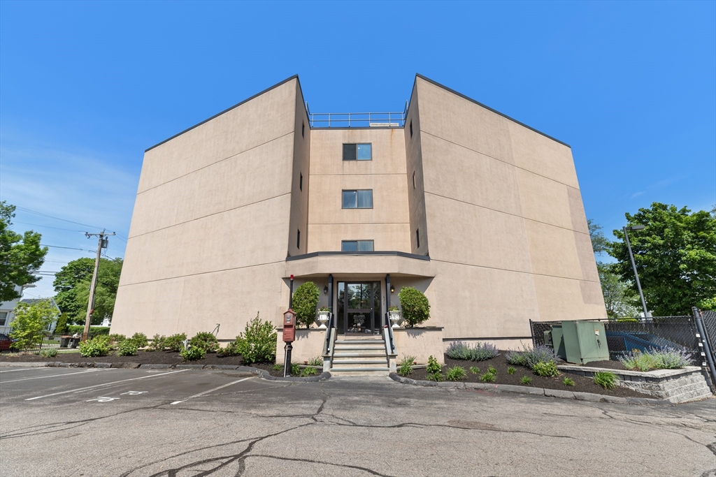 677 Quincy Shore Dr, Quincy, Massachusetts, 1 Bedroom Bedrooms, 3 Rooms Rooms,1 BathroomBathrooms,Residential,For Sale,Quincy Shore Dr,73522318