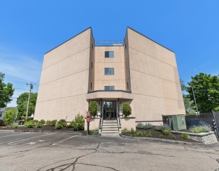 677 Quincy Shore Dr, Quincy, Massachusetts, 1 Bedroom Bedrooms, 3 Rooms Rooms,1 BathroomBathrooms,Residential,For Sale,Quincy Shore Dr,73522318