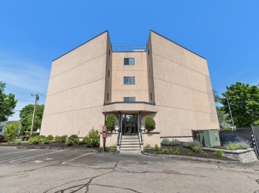 677 Quincy Shore Dr, Quincy, Massachusetts, 1 Bedroom Bedrooms, 3 Rooms Rooms,1 BathroomBathrooms,Residential,For Sale,Quincy Shore Dr,73522318