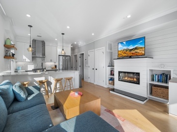 111 Beacon St, Somerville, Massachusetts, 2 Bedrooms Bedrooms, 6 Rooms Rooms,2 BathroomsBathrooms,Residential,For Sale,Beacon St,73509579