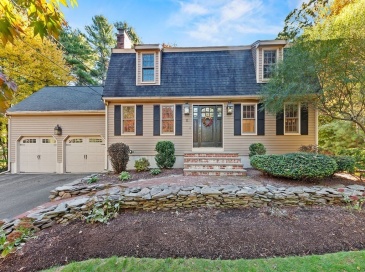 12 Essex St, Mansfield, Massachusetts, 3 Bedrooms Bedrooms, 7 Rooms Rooms,2.5 BathroomsBathrooms,Residential,For Sale,Essex St,73504691