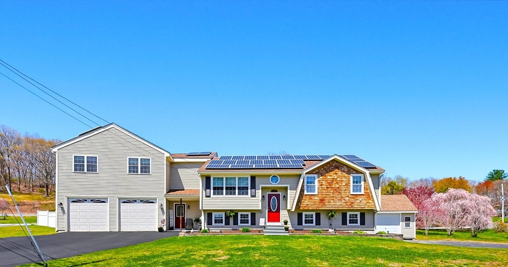 2 Kimberly Ln, Blackstone, Massachusetts, 4 Bedrooms Bedrooms, 6 Rooms Rooms,2 BathroomsBathrooms,Residential,For Sale,Kimberly Ln,73509913
