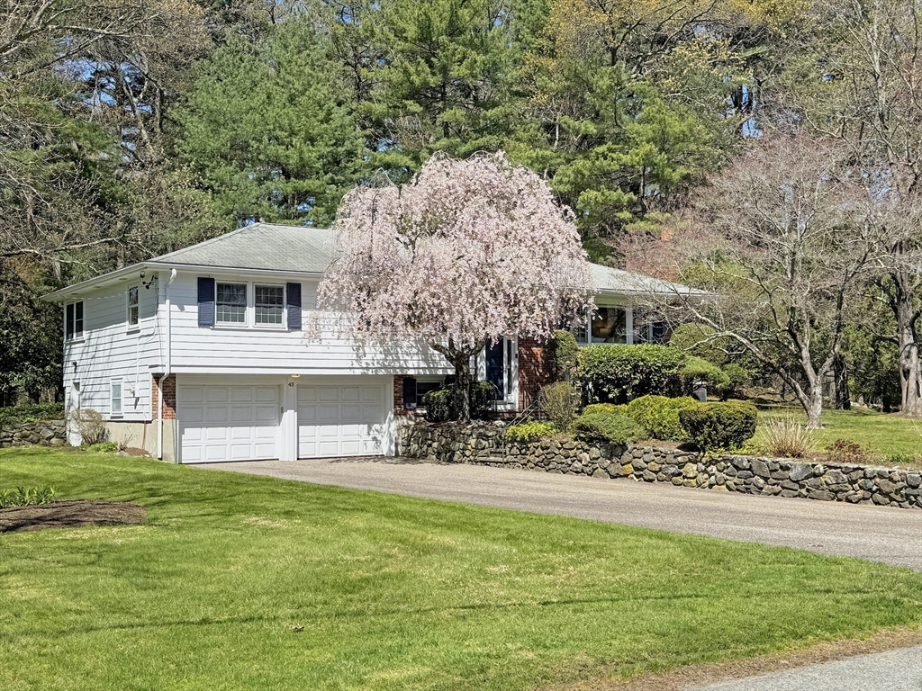 43 Sherburn Cir, Weston, Massachusetts, 3 Bedrooms Bedrooms, 9 Rooms Rooms,2.5 BathroomsBathrooms,Residential,For Sale,Sherburn Cir,73510763