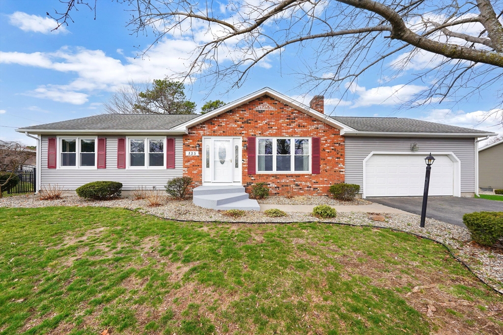 135 Nutmeg Cir, Chicopee, Massachusetts, 3 Bedrooms Bedrooms, 5 Rooms Rooms,2 BathroomsBathrooms,Residential,For Sale,Nutmeg Cir,73494592