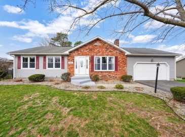 135 Nutmeg Cir, Chicopee, Massachusetts, 3 Bedrooms Bedrooms, 5 Rooms Rooms,2 BathroomsBathrooms,Residential,For Sale,Nutmeg Cir,73494592