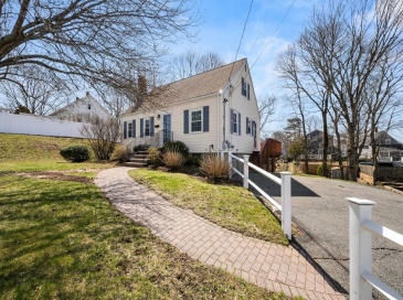 25 Hawkins Street, Weymouth, Massachusetts, 3 Bedrooms Bedrooms, 8 Rooms Rooms,1.5 BathroomsBathrooms,Residential,For Sale,Hawkins Street,73501462