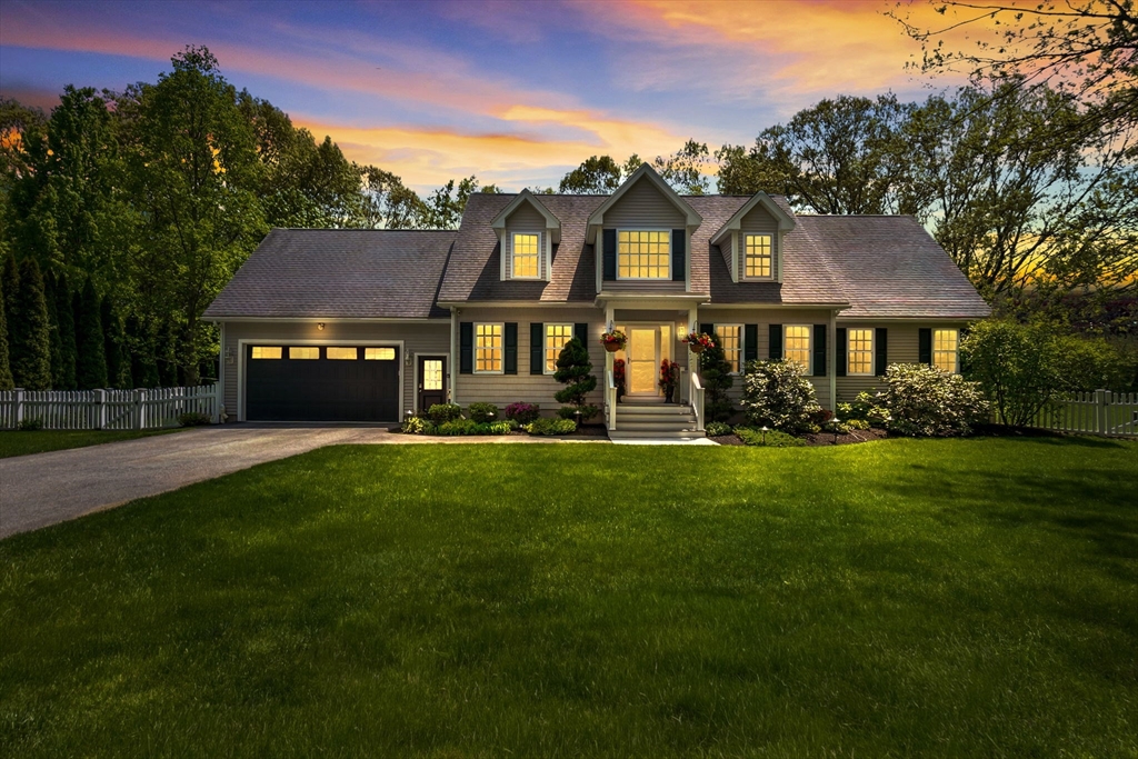 5 Jamaica Ln, Haverhill, Massachusetts, 4 Bedrooms Bedrooms, 8 Rooms Rooms,2.5 BathroomsBathrooms,Residential,For Sale,Jamaica Ln,73533532