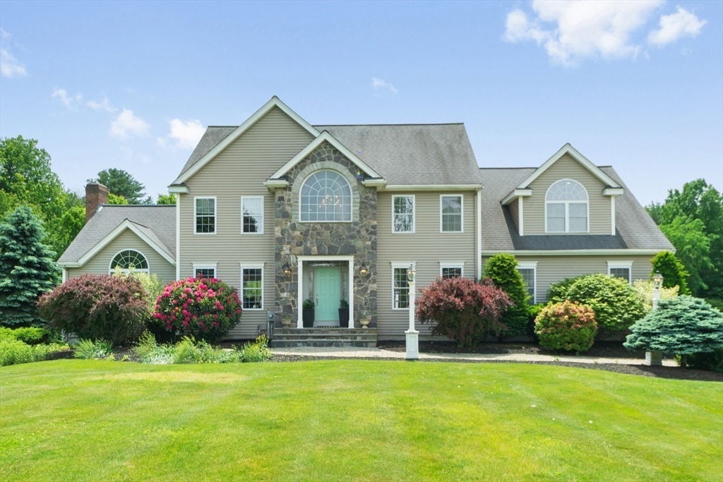 307 Chestnut Street, Hudson, Massachusetts, 4 Bedrooms Bedrooms, 8 Rooms Rooms,2.5 BathroomsBathrooms,Residential,For Sale,Chestnut Street,73533546