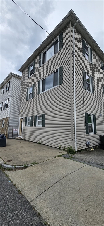1986-1990 N Main St, Fall River, Massachusetts, 3 Bedrooms Bedrooms, 6 Rooms Rooms,1 BathroomBathrooms,Residential Lease,For Rent,N Main St,73533581