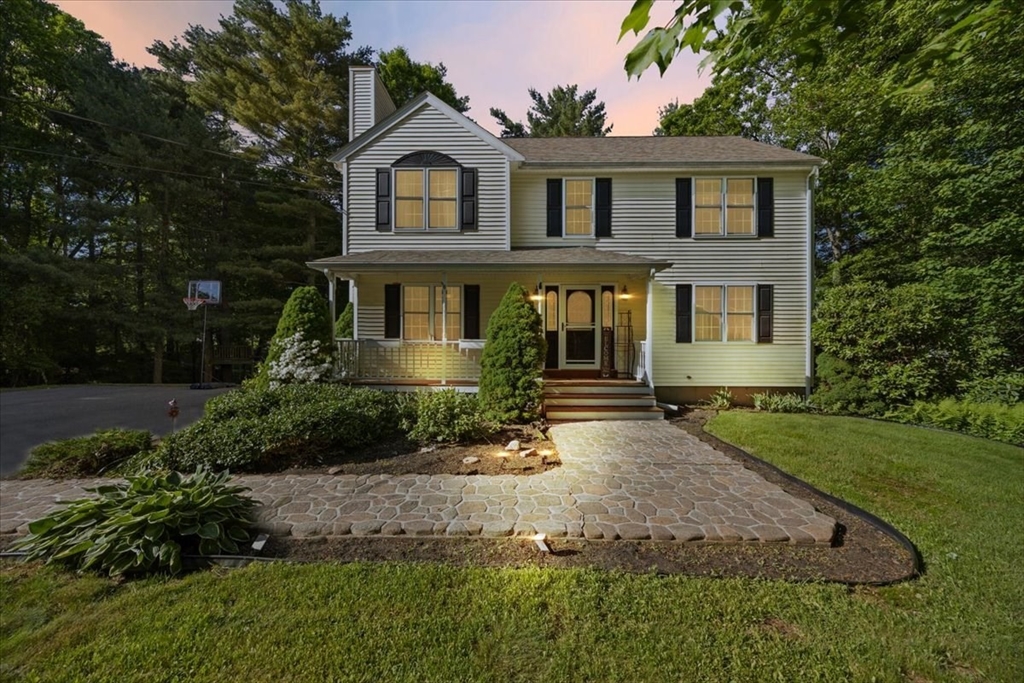 27 N Grove St, Middleboro, Massachusetts, 3 Bedrooms Bedrooms, 6 Rooms Rooms,1.5 BathroomsBathrooms,Residential,For Sale,N Grove St,73533589