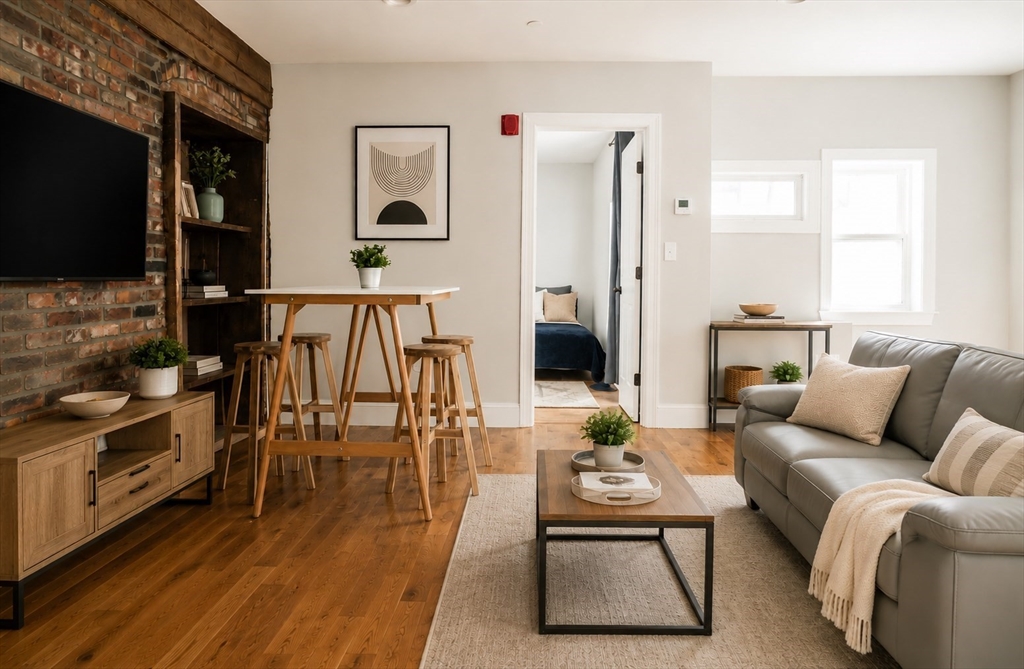 143 Everett Street, Boston, Massachusetts, 2 Bedrooms Bedrooms, 7 Rooms Rooms,1 BathroomBathrooms,Residential Lease,For Rent,Everett Street,73533621