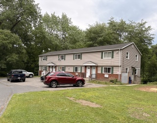 49 Riverton Rd, Springfield, Massachusetts, 2 Bedrooms Bedrooms, 4 Rooms Rooms,1.5 BathroomsBathrooms,Residential Lease,For Rent,Riverton Rd,73533626