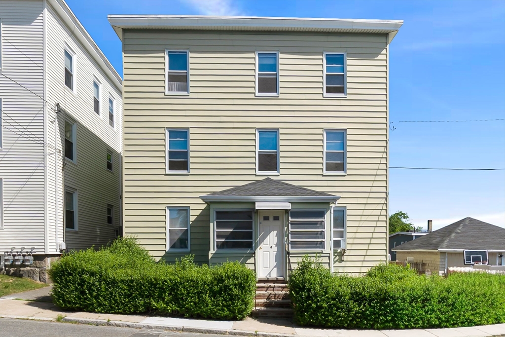 4 Horton St, Salem, Massachusetts, 3 Bedrooms Bedrooms, 5 Rooms Rooms,1 BathroomBathrooms,Residential Lease,For Rent,Horton St,73533945