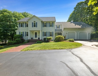61 Beach St, Millbury, Massachusetts, 4 Bedrooms Bedrooms, 8 Rooms Rooms,3 BathroomsBathrooms,Residential,For Sale,Beach St,73533953