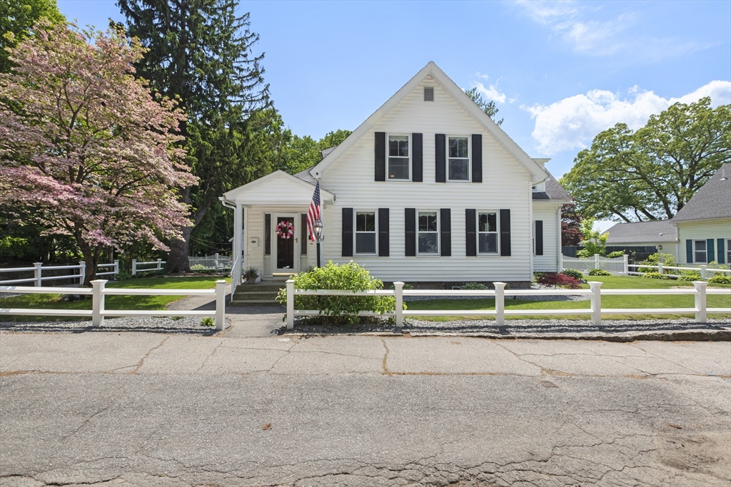 68 High Street, Northbridge, Massachusetts, 3 Bedrooms Bedrooms, 7 Rooms Rooms,2 BathroomsBathrooms,Residential,For Sale,High Street,73533536