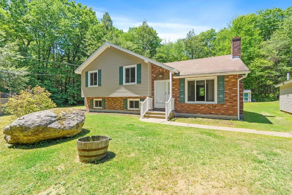 90 Oakmont Ave, Westminster, Massachusetts, 4 Bedrooms Bedrooms, 9 Rooms Rooms,1 BathroomBathrooms,Residential,For Sale,Oakmont Ave,73533970