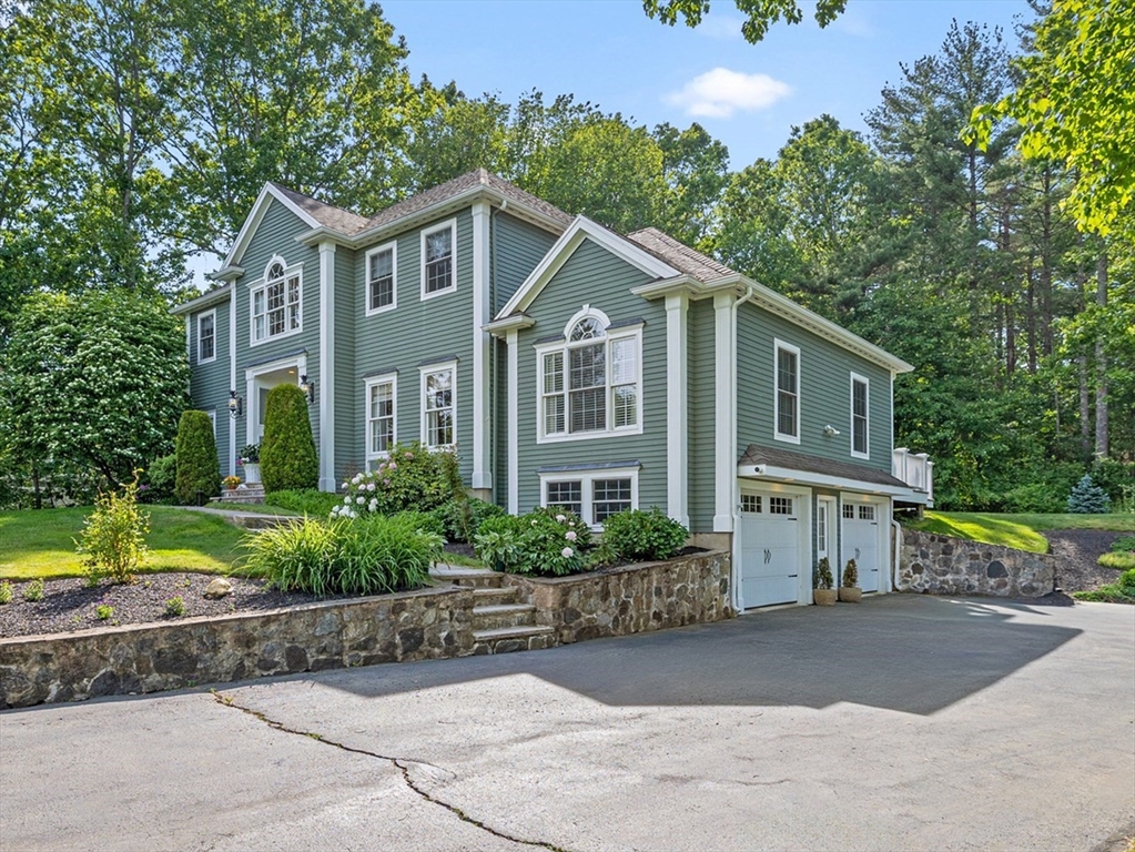 11 Jones Rd, Middleton, Massachusetts, 4 Bedrooms Bedrooms, 9 Rooms Rooms,3 BathroomsBathrooms,Residential,For Sale,Jones Rd,73533739