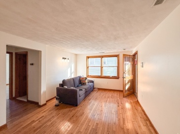 202 Bremen St, Boston, Massachusetts, 2 Bedrooms Bedrooms, 4 Rooms Rooms,2 BathroomsBathrooms,Residential Lease,For Rent,Bremen St,73533975