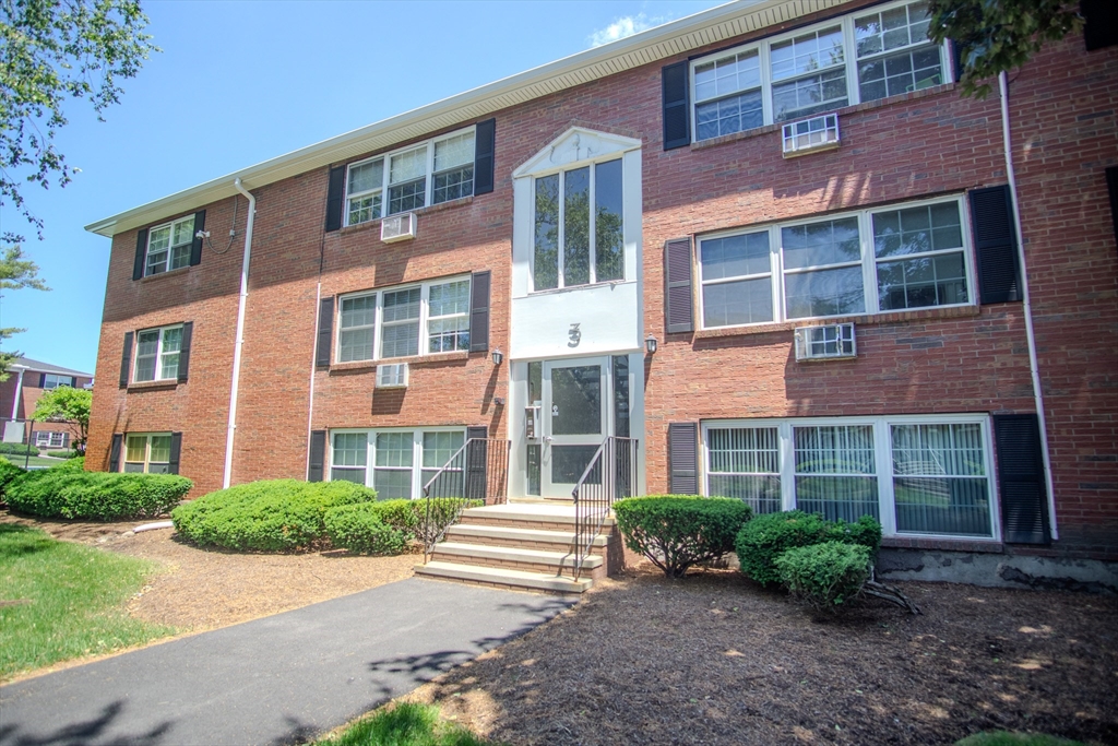 3 Tara Drive, Weymouth, Massachusetts, 1 Bedroom Bedrooms, 4 Rooms Rooms,1 BathroomBathrooms,Residential Lease,For Rent,Tara Drive,73533756