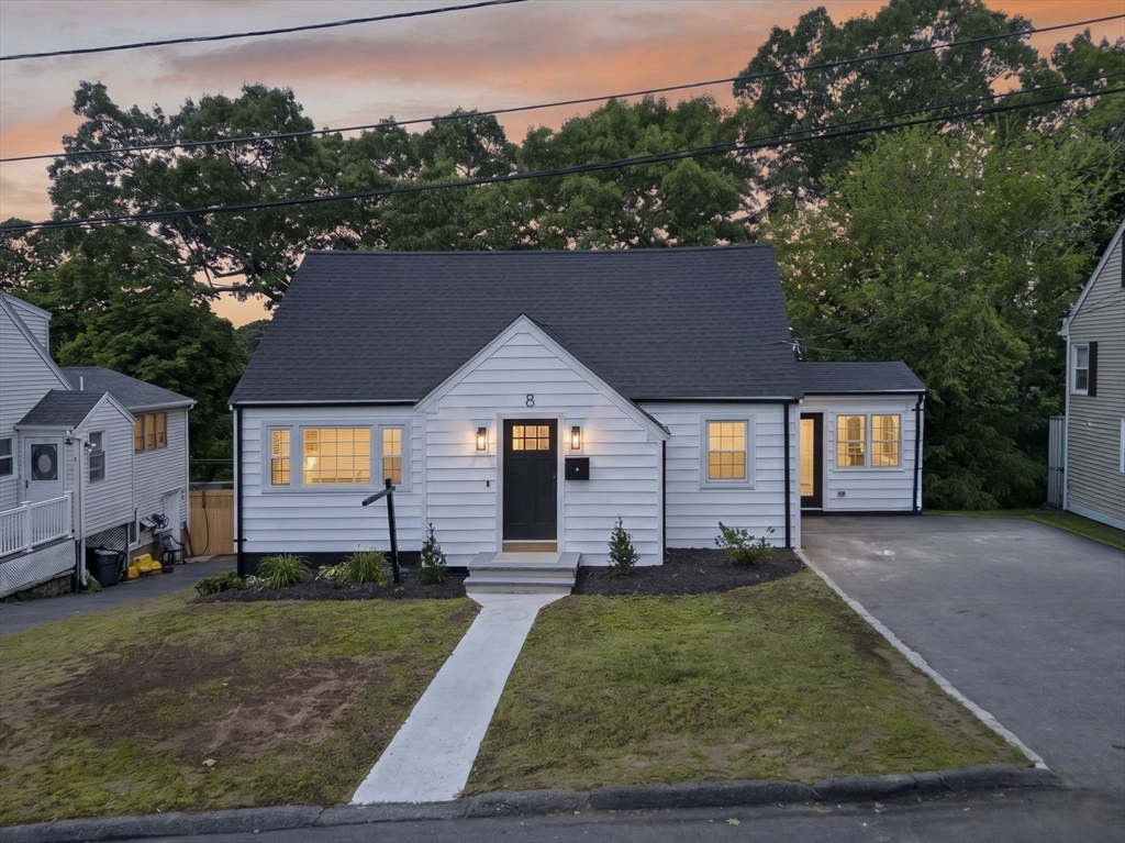 8 Bartlett St, Peabody, Massachusetts, 3 Bedrooms Bedrooms, 6 Rooms Rooms,2 BathroomsBathrooms,Residential,For Sale,Bartlett St,73533991