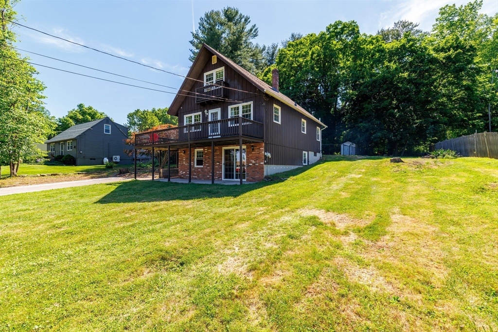 33 Lakeview Ave, Dudley, Massachusetts, 4 Bedrooms Bedrooms, 6 Rooms Rooms,1.5 BathroomsBathrooms,Residential,For Sale,Lakeview Ave,73533990