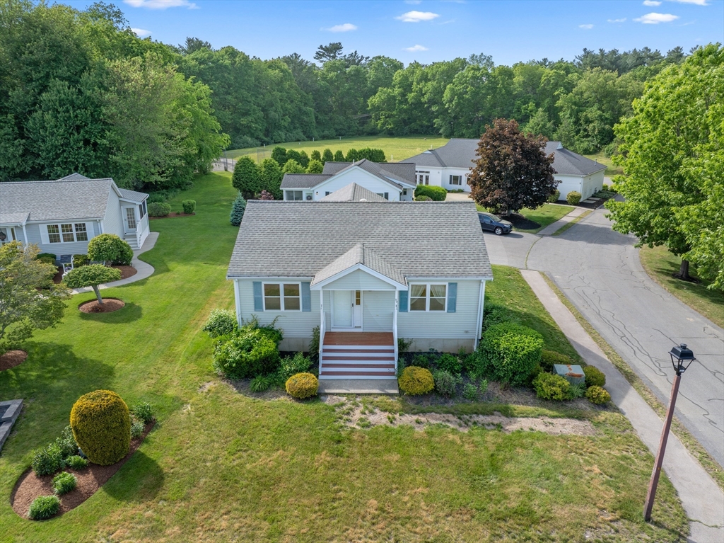 90 Crystal Water Dr, East Bridgewater, Massachusetts, 1 Bedroom Bedrooms, 5 Rooms Rooms,2 BathroomsBathrooms,Residential,For Sale,Crystal Water Dr,73533743