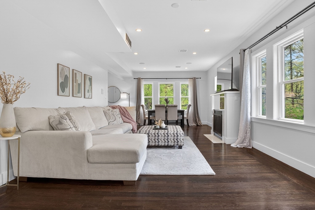 319 Forest Hills Street, Boston, Massachusetts, 2 Bedrooms Bedrooms, 5 Rooms Rooms,2 BathroomsBathrooms,Residential Lease,For Rent,Forest Hills Street,73533993