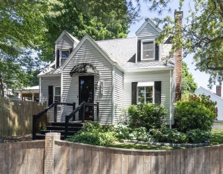 567 Cabot St, Beverly, Massachusetts, 2 Bedrooms Bedrooms, 6 Rooms Rooms,1 BathroomBathrooms,Residential,For Sale,Cabot St,73533762