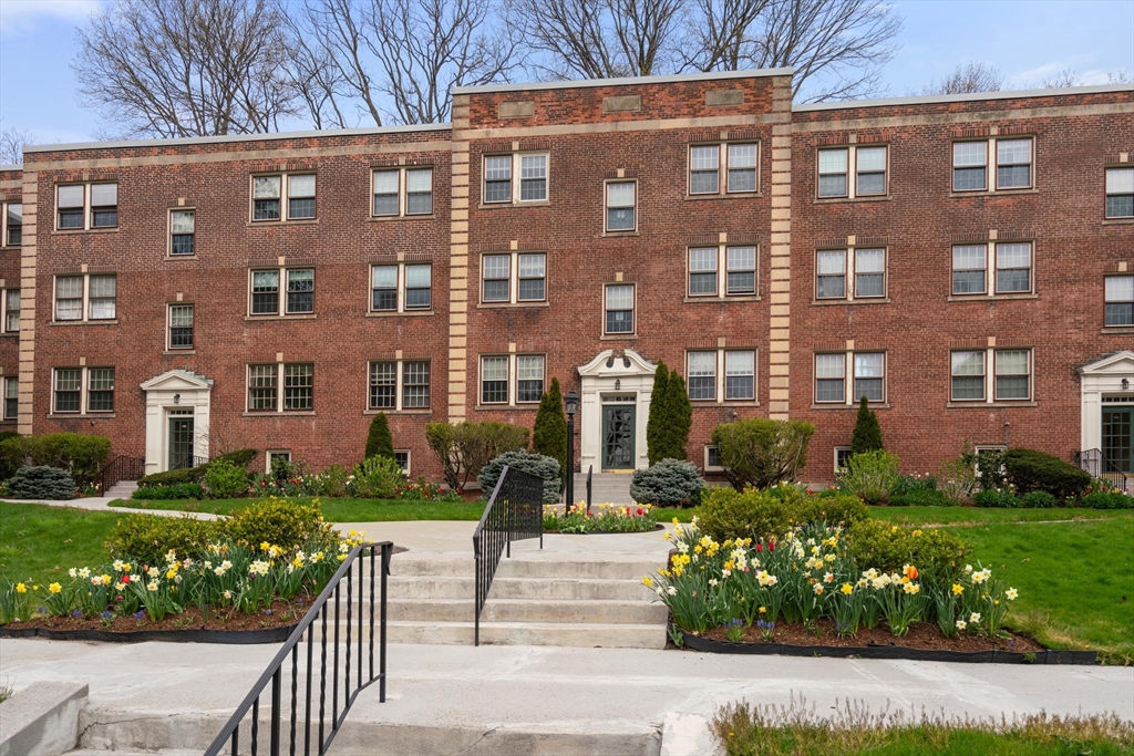 1500 Beacon St, Brookline, Massachusetts, 1 Bedroom Bedrooms, 4 Rooms Rooms,1 BathroomBathrooms,Residential,For Sale,Beacon St,73533997