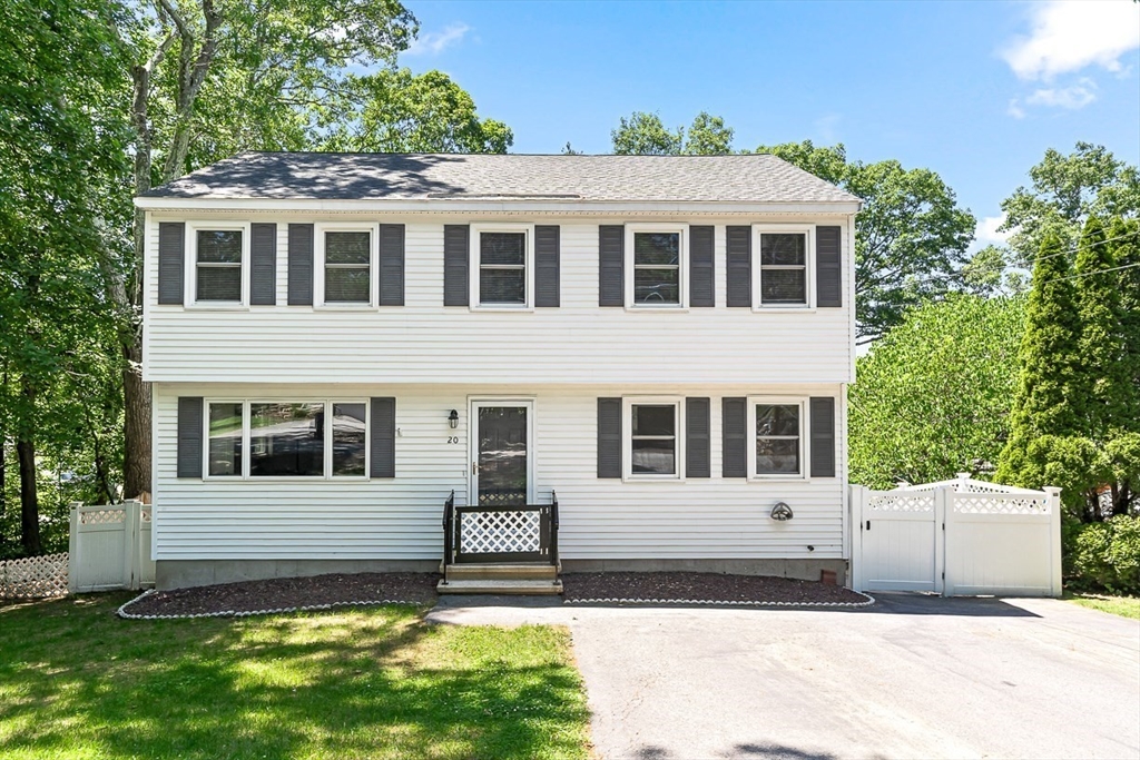 20 Hillcrest Ave, Dracut, Massachusetts, 4 Bedrooms Bedrooms, 6 Rooms Rooms,1.5 BathroomsBathrooms,Residential,For Sale,Hillcrest Ave,73533666
