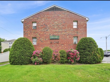 1304 Elm St., West Springfield, Massachusetts, 2 Bedrooms Bedrooms, 4 Rooms Rooms,1 BathroomBathrooms,Residential,For Sale,Elm St.,73533769 1304 Elm St., West Springfield, Massachusetts, 2 Bedrooms Bedrooms, 4 Rooms Rooms,1 BathroomBathrooms,Residential,For Sale,Elm St.,73533769