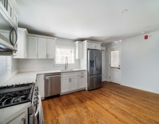 109 Main St, Woburn, Massachusetts, 4 Bedrooms Bedrooms, 6 Rooms Rooms,2 BathroomsBathrooms,Residential,For Sale,Main St,73533771