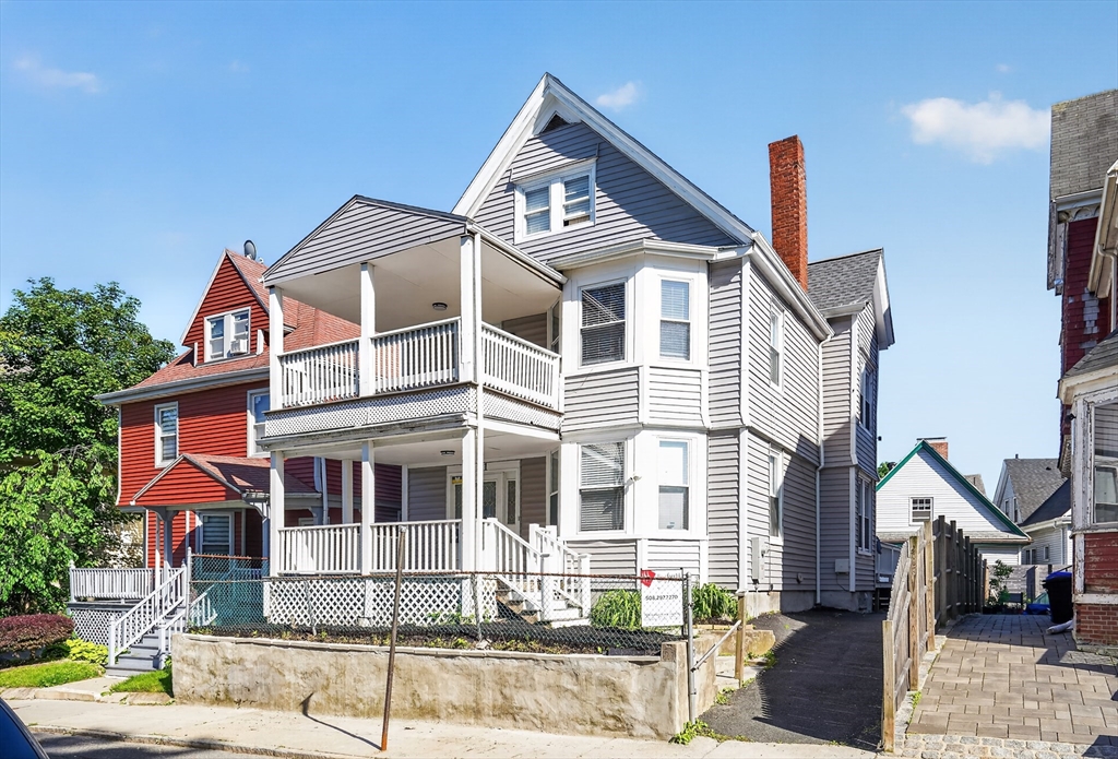 21 Montrose St, Boston, Massachusetts, 7 Bedrooms Bedrooms, 9 Rooms Rooms,4 BathroomsBathrooms,Residential,For Sale,Montrose St,73533749