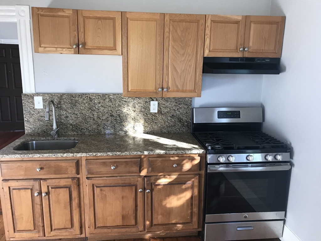 77 Walden St, Boston, Massachusetts, 3 Bedrooms Bedrooms, 4 Rooms Rooms,1 BathroomBathrooms,Residential Lease,For Rent,Walden St,73531063