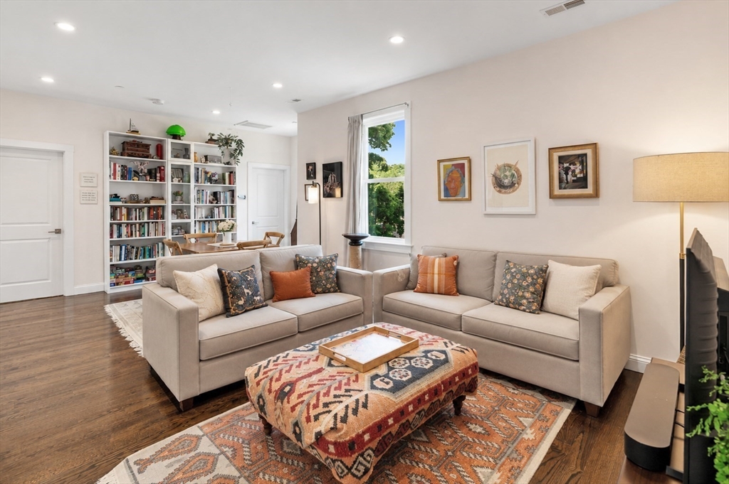 9-11 Boynton St, Boston, Massachusetts, 3 Bedrooms Bedrooms, 7 Rooms Rooms,2 BathroomsBathrooms,Residential,For Sale,Boynton St,73534007