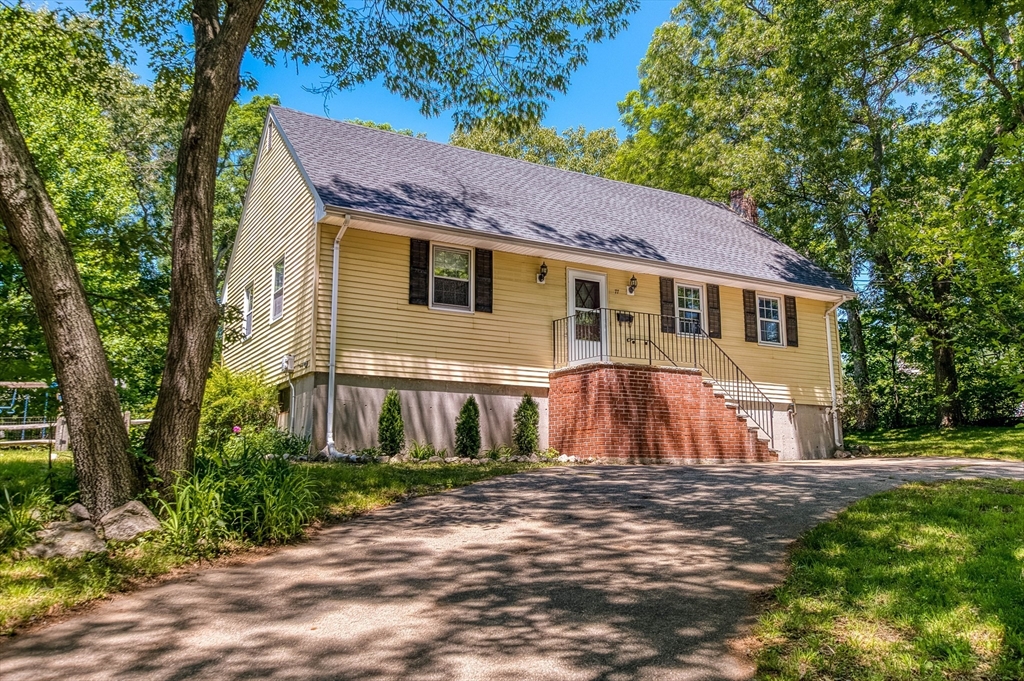 77 Leonard Street, Dedham, Massachusetts, 3 Bedrooms Bedrooms, 7 Rooms Rooms,2 BathroomsBathrooms,Residential,For Sale,Leonard Street,73534015