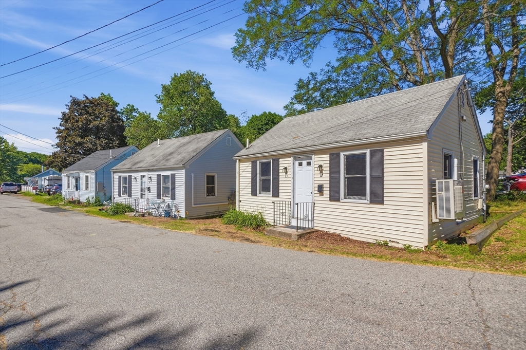 2-6 Pond Terrace, Millbury, Massachusetts, 3 Bedrooms Bedrooms, 9 Rooms Rooms,3 BathroomsBathrooms,Residential Income,For Sale,Pond Terrace,73533786