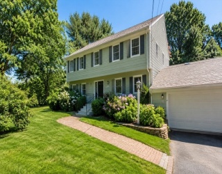 225 River Rd, Tewksbury, Massachusetts, 4 Bedrooms Bedrooms, 8 Rooms Rooms,2.5 BathroomsBathrooms,Residential,For Sale,River Rd,73534023