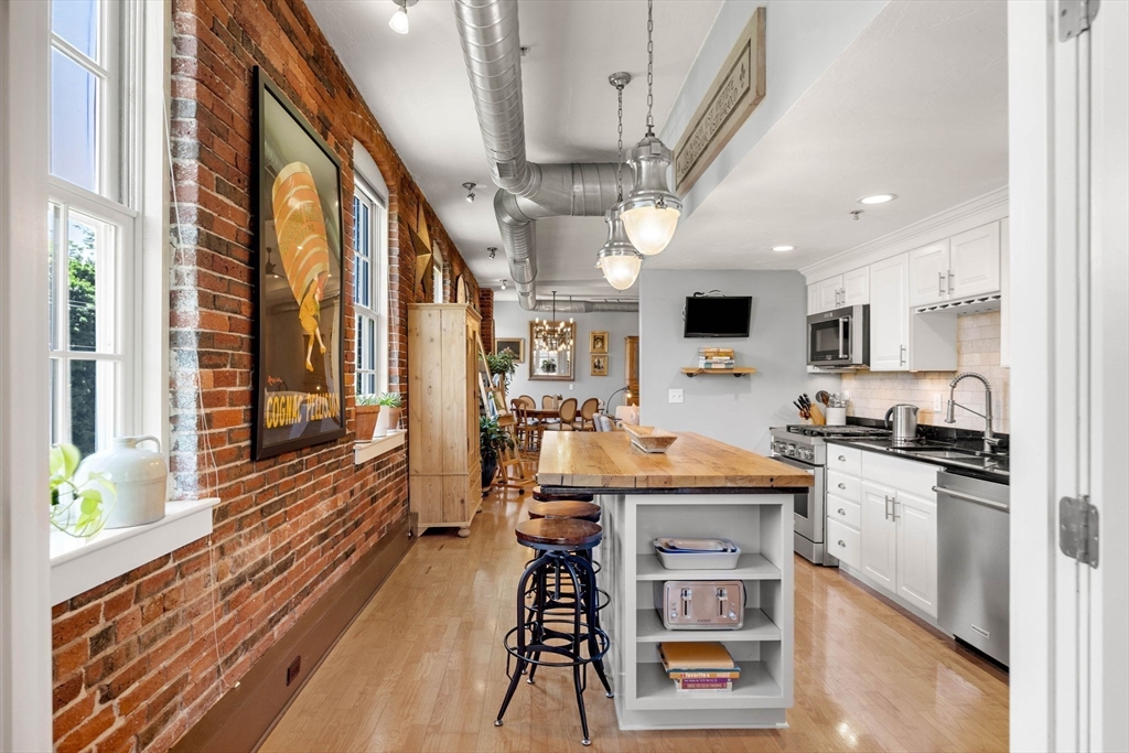 25 Cedar St, Amesbury, Massachusetts, 1 Bedroom Bedrooms, 3 Rooms Rooms,1 BathroomBathrooms,Residential,For Sale,Cedar St,73533761