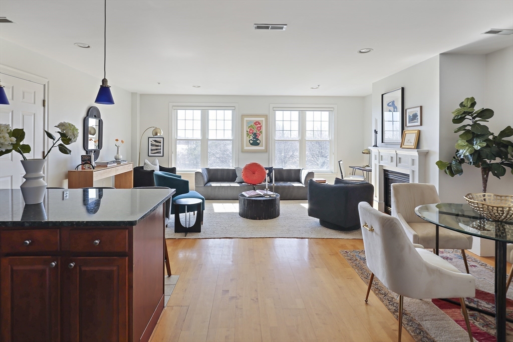 1306 Columbia Rd, Boston, Massachusetts, 2 Bedrooms Bedrooms, 6 Rooms Rooms,2 BathroomsBathrooms,Residential,For Sale,Columbia Rd,73533791