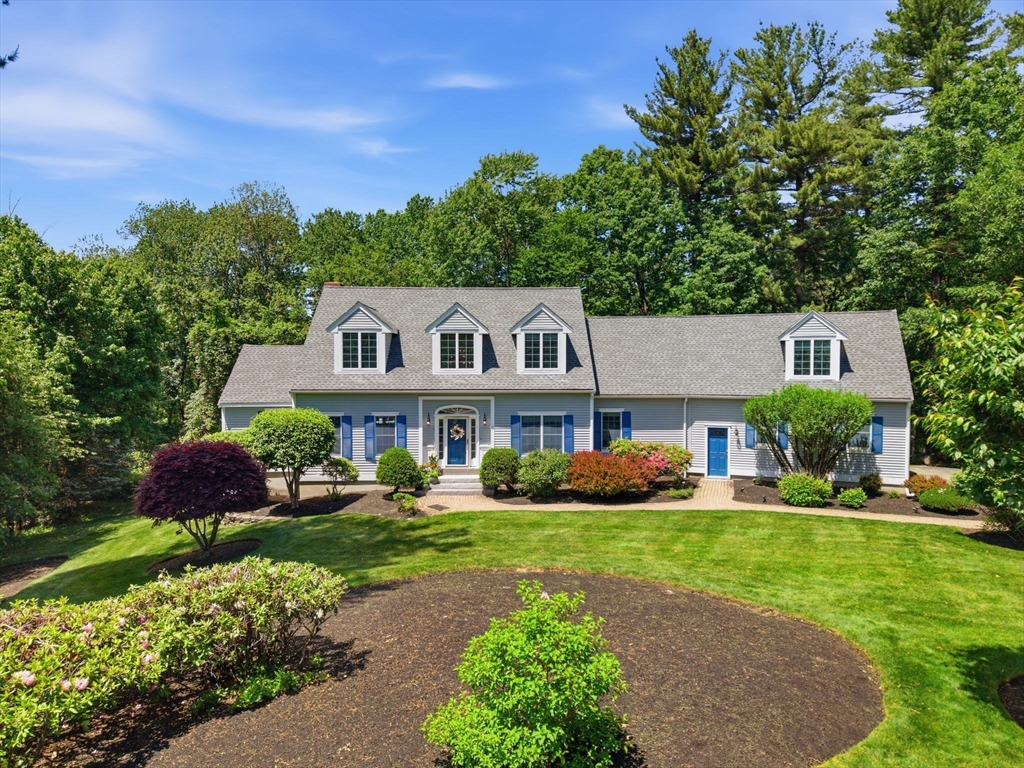 15 Erin Way, Middleton, Massachusetts, 4 Bedrooms Bedrooms, 8 Rooms Rooms,3.5 BathroomsBathrooms,Residential,For Sale,Erin Way,73533705