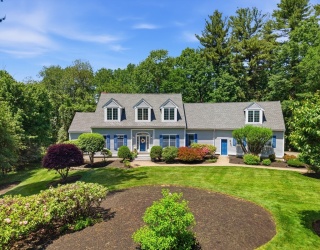 15 Erin Way, Middleton, Massachusetts, 4 Bedrooms Bedrooms, 8 Rooms Rooms,3.5 BathroomsBathrooms,Residential,For Sale,Erin Way,73533705