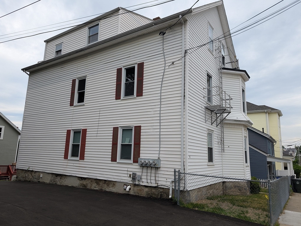 162 Rockland St, Fall River, Massachusetts, 9 Bedrooms Bedrooms, 15 Rooms Rooms,3 BathroomsBathrooms,Residential Income,For Sale,Rockland St,73534031