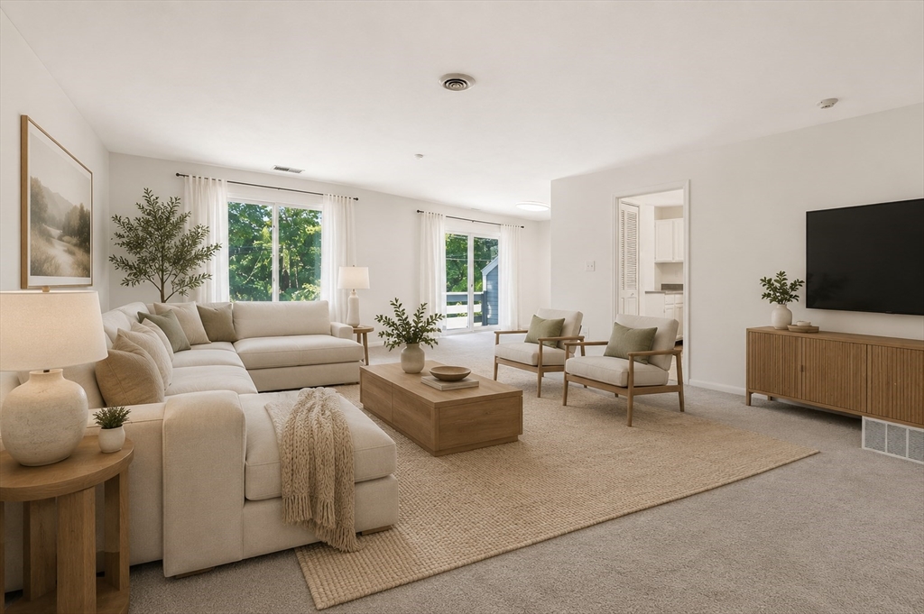 14 Concord Greene, Concord, Massachusetts, 1 Bedroom Bedrooms, 4 Rooms Rooms,1 BathroomBathrooms,Residential,For Sale,Concord Greene,73533728