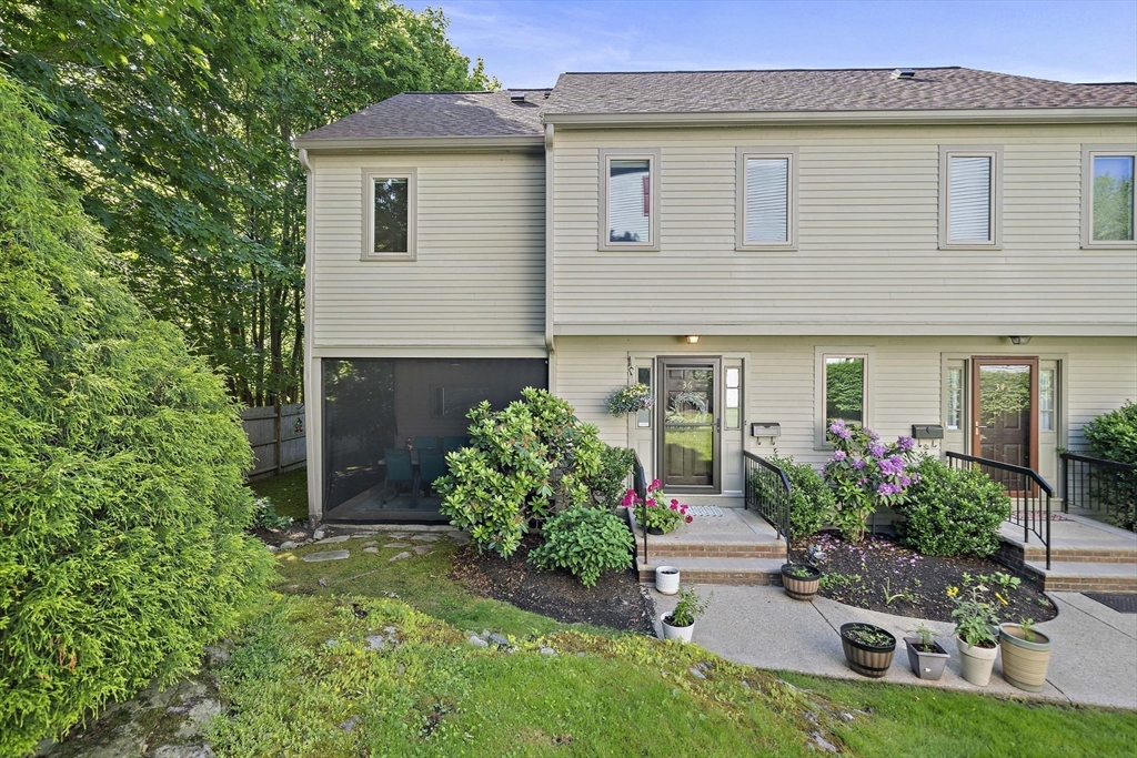 36 Maple St, Canton, Massachusetts, 2 Bedrooms Bedrooms, 5 Rooms Rooms,2.5 BathroomsBathrooms,Residential,For Sale,Maple St,73534033