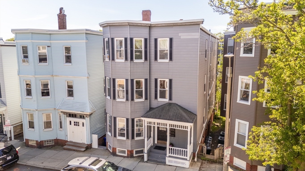 725 East 3rd St, Boston, Massachusetts, 12 Bedrooms Bedrooms, 18 Rooms Rooms,3 BathroomsBathrooms,Residential Income,For Sale,East 3rd St,73533547