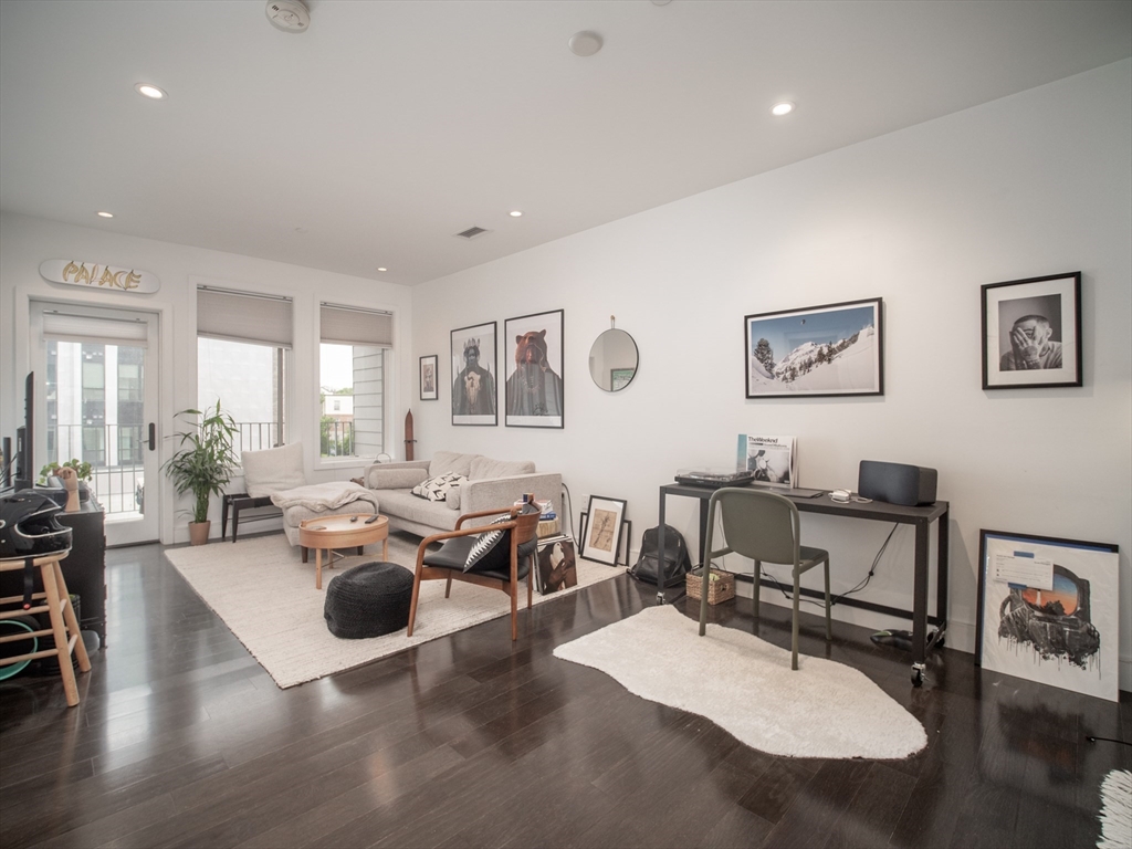 2 West 6th St., Boston, Massachusetts, 1 Bedroom Bedrooms, 4 Rooms Rooms,1 BathroomBathrooms,Residential Lease,For Rent,West 6th St.,73528078