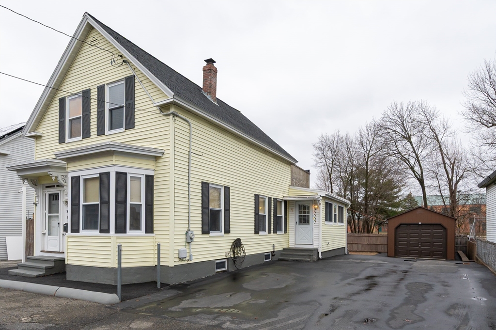 10 Fay St, Lowell, Massachusetts, 3 Bedrooms Bedrooms, 6 Rooms Rooms,1 BathroomBathrooms,Residential,For Sale,Fay St,73492693