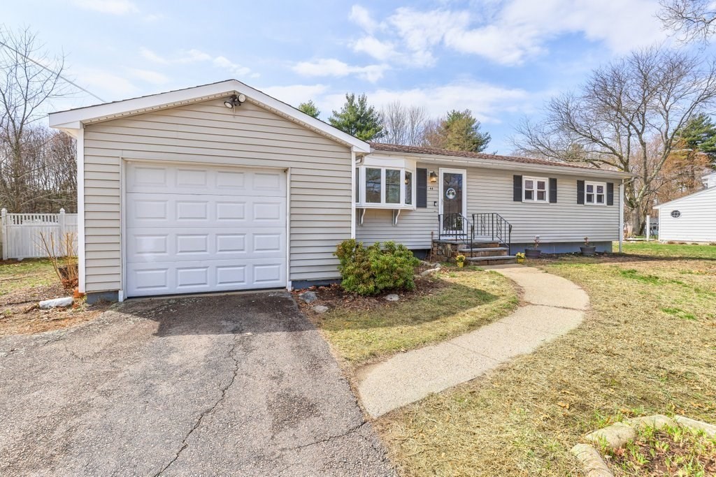 44 Temi Rd, Holliston, Massachusetts, 3 Bedrooms Bedrooms, 7 Rooms Rooms,1.5 BathroomsBathrooms,Residential,For Sale,Temi Rd,73499112